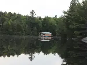Pourvoirie Lac Indienne - chalet flottant 1200x900 copy-Max-Quality