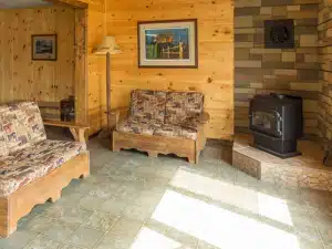 Pourvoirie Lac Indienne - Chalet 6 living 2