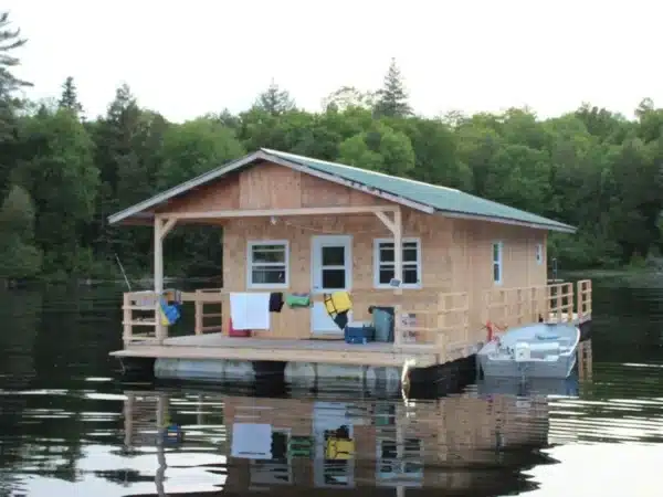 Pourvoirie-Lac-Indienne-Chalet-Chalet flottant