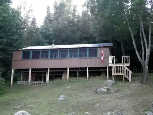 Pourvoirie-Lac-Indienne-Chalet-1200x900-Max-Quality-4